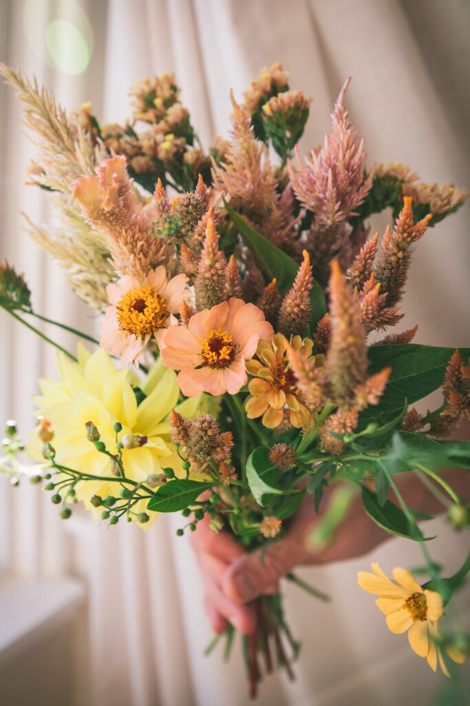 thanksgiving flower arrangement with neutral colors